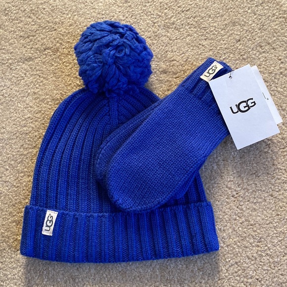 UGG Other - Ugg girls logo knit hat/mittens  set